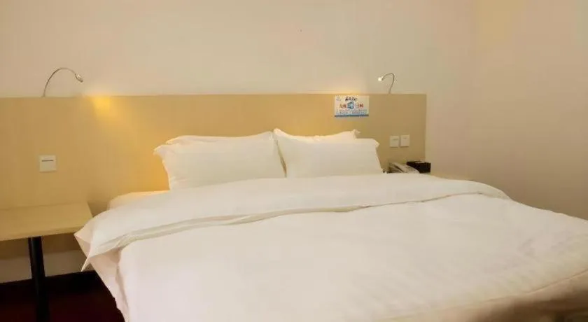 Bed in Guangzhou Hailian Hotel - Haizhu District Binjiang East Road Metro Station