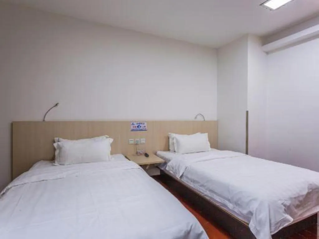 Bed in Guangzhou Hailian Hotel - Haizhu District Binjiang East Road Metro Station