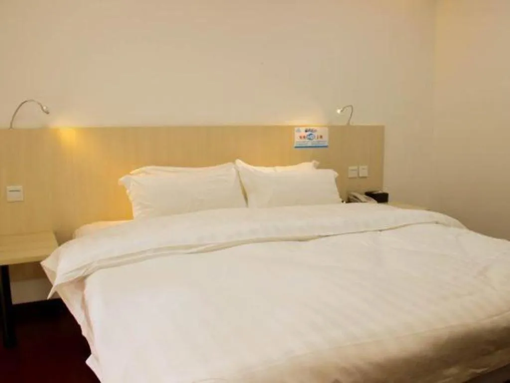 Bed in Guangzhou Hailian Hotel - Haizhu District Binjiang East Road Metro Station