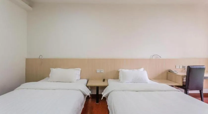Bed in Guangzhou Hailian Hotel - Haizhu District Binjiang East Road Metro Station