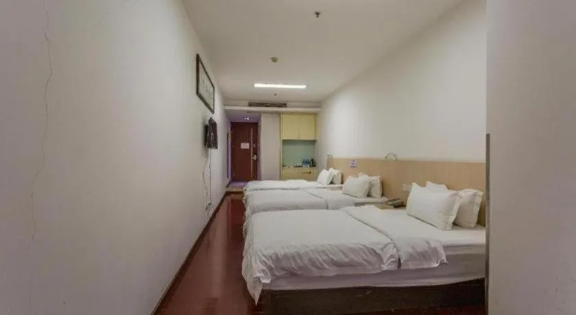 Bed in Guangzhou Hailian Hotel - Haizhu District Binjiang East Road Metro Station