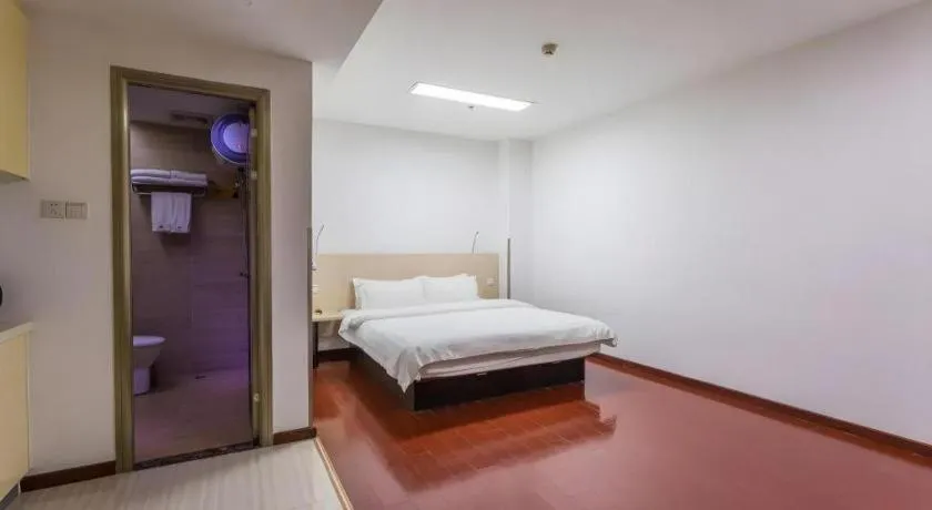 Bed in Guangzhou Hailian Hotel - Haizhu District Binjiang East Road Metro Station