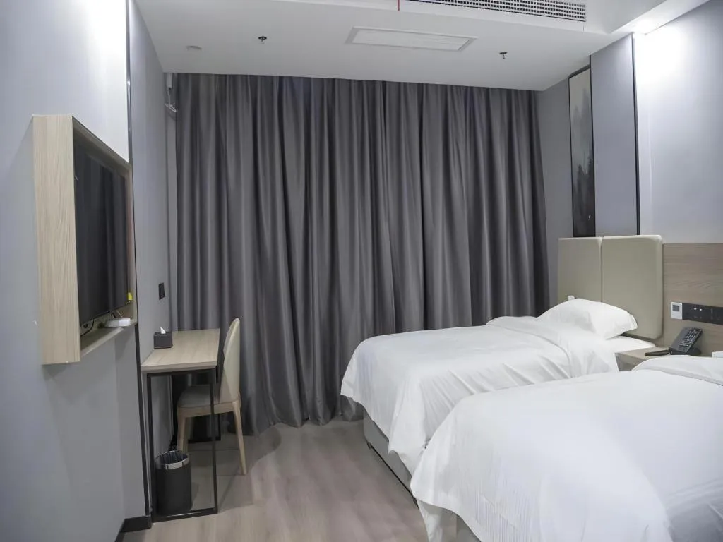 Bed in GreenTree Inn Anqing Tongcheng South Shengtang Road Shengtang International Business Hotel