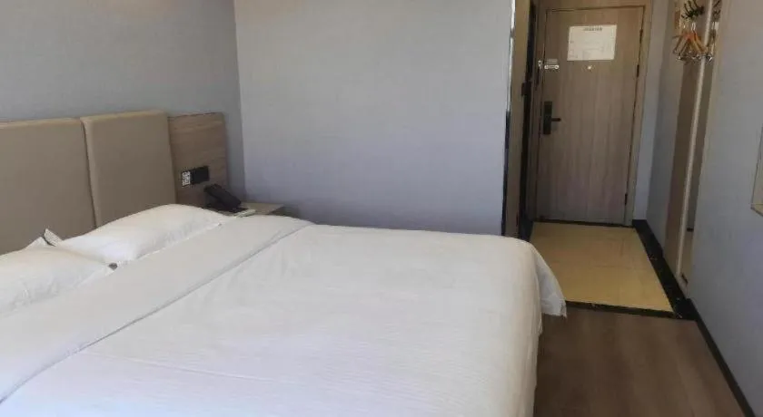 Bed in GreenTree Inn Anqing Tongcheng South Shengtang Road Shengtang International Business Hotel