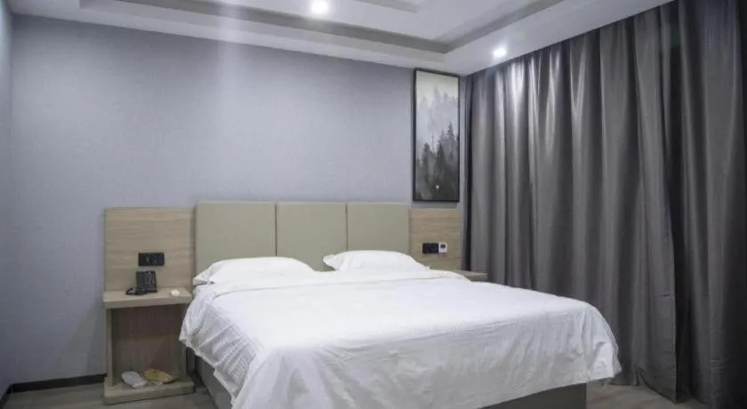 Bed in GreenTree Inn Anqing Tongcheng South Shengtang Road Shengtang International Business Hotel