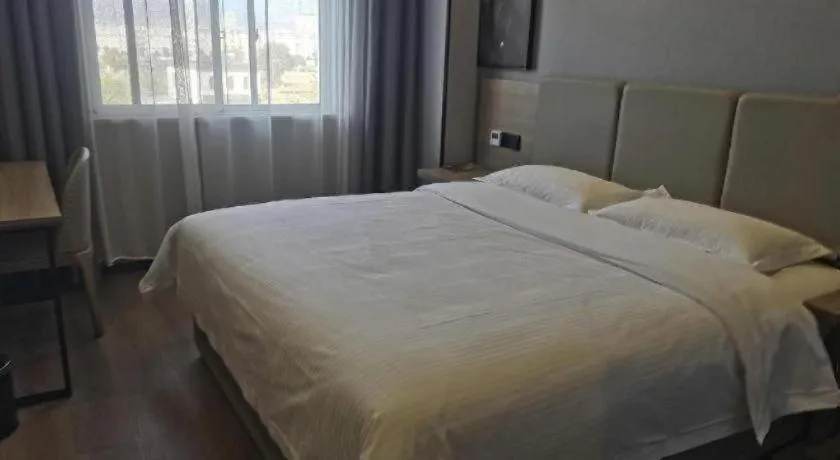 Bed in GreenTree Inn Anqing Tongcheng South Shengtang Road Shengtang International Business Hotel