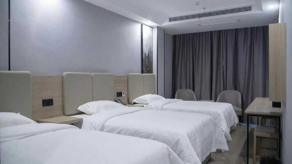 Bed in GreenTree Inn Anqing Tongcheng South Shengtang Road Shengtang International Business Hotel