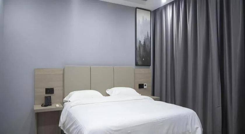 Bed in GreenTree Inn Anqing Tongcheng South Shengtang Road Shengtang International Business Hotel