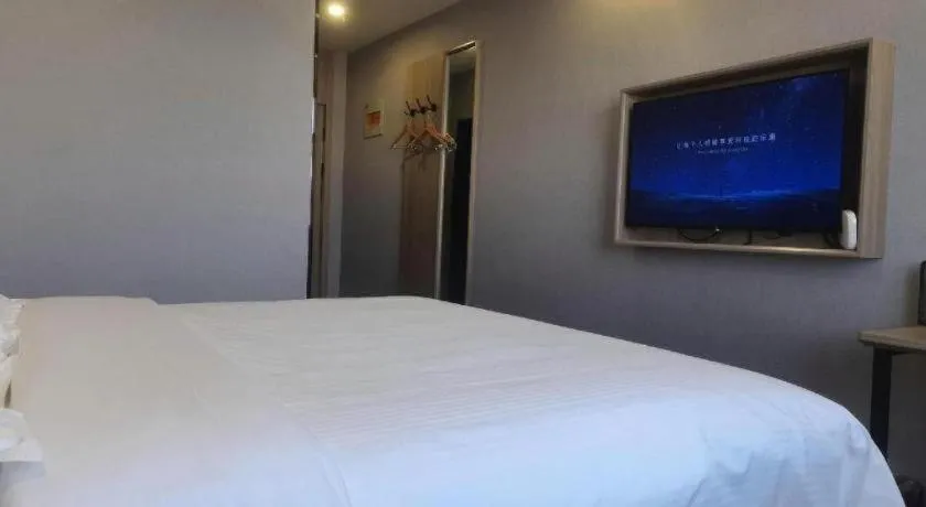 Bed in GreenTree Inn Anqing Tongcheng South Shengtang Road Shengtang International Business Hotel