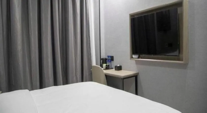 Bed in GreenTree Inn Anqing Tongcheng South Shengtang Road Shengtang International Business Hotel