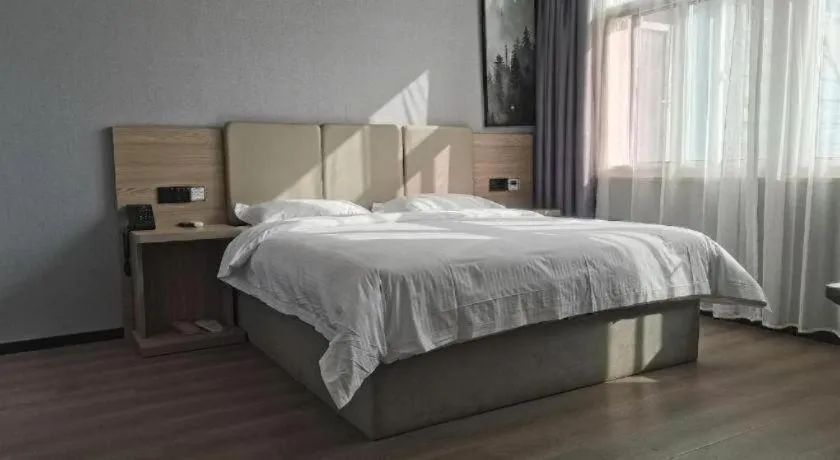 Bed in GreenTree Inn Anqing Tongcheng South Shengtang Road Shengtang International Business Hotel