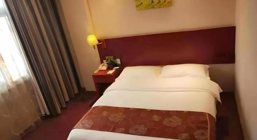 Bed in GreenTree Inn Anqing Tongcheng South Shengtang Road Shengtang International Business Hotel