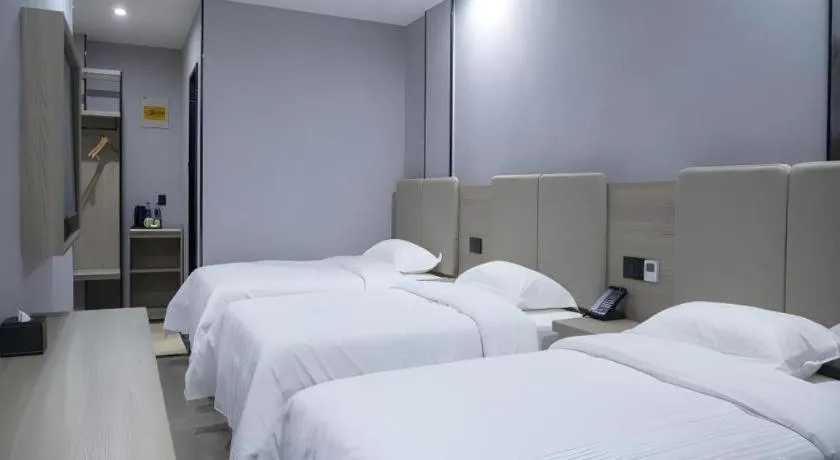 Bed in GreenTree Inn Anqing Tongcheng South Shengtang Road Shengtang International Business Hotel