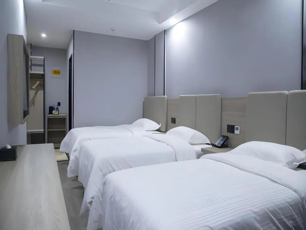 Bed in GreenTree Inn Anqing Tongcheng South Shengtang Road Shengtang International Business Hotel