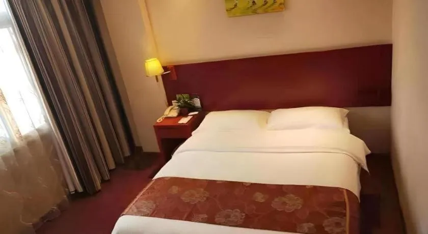 Bed in GreenTree Inn Anqing Tongcheng South Shengtang Road Shengtang International Business Hotel