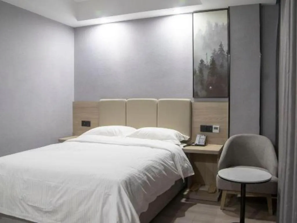 Bed in GreenTree Inn Anqing Tongcheng South Shengtang Road Shengtang International Business Hotel