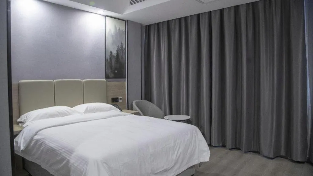 Bed in GreenTree Inn Anqing Tongcheng South Shengtang Road Shengtang International Business Hotel