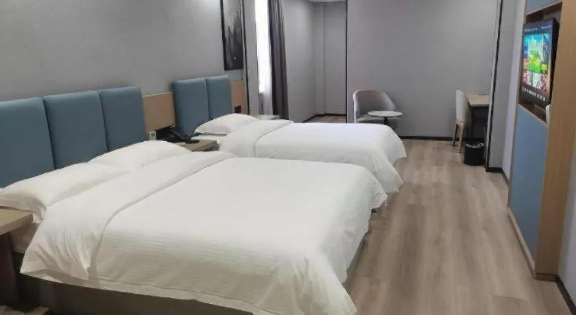 Bed in GreenTree Inn Anqing Tongcheng South Shengtang Road Shengtang International Business Hotel