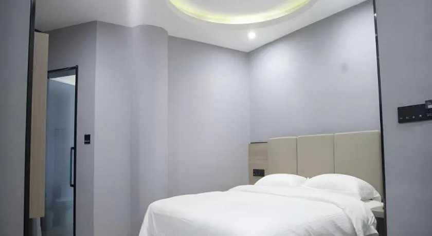 Bed in GreenTree Inn Anqing Tongcheng South Shengtang Road Shengtang International Business Hotel