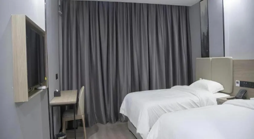 Bed in GreenTree Inn Anqing Tongcheng South Shengtang Road Shengtang International Business Hotel