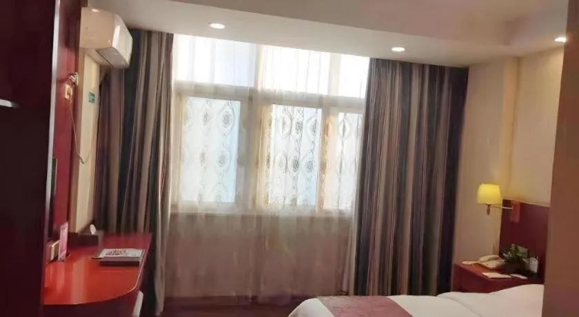 Bed in GreenTree Inn Anqing Tongcheng South Shengtang Road Shengtang International Business Hotel
