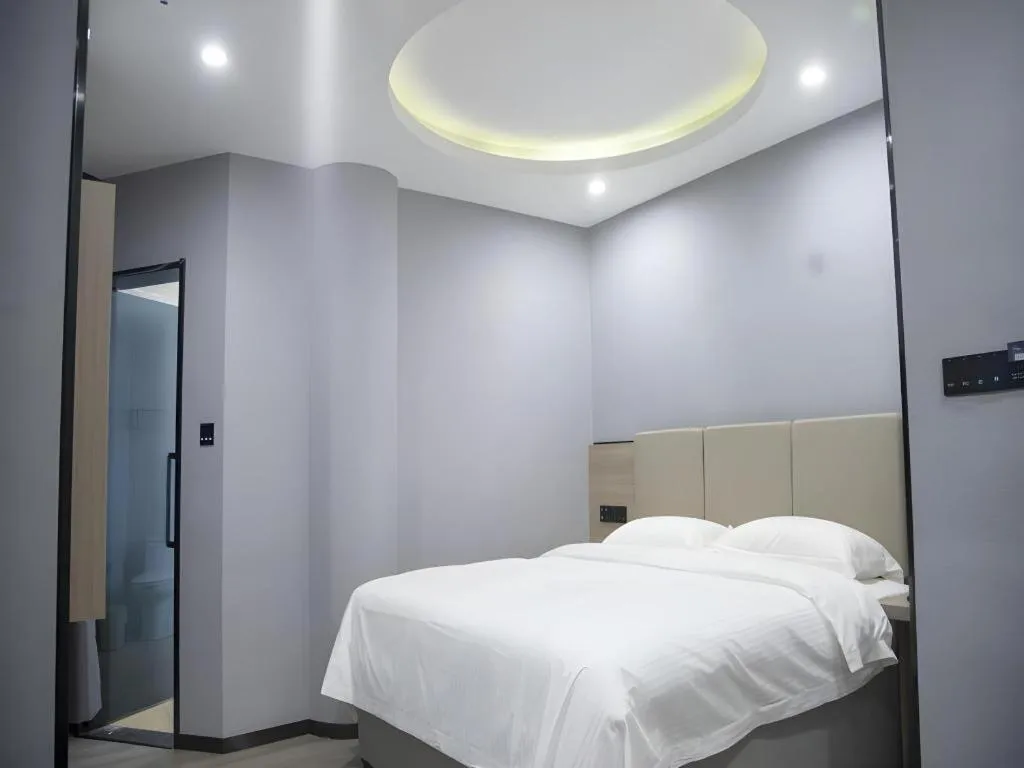 Bed in GreenTree Inn Anqing Tongcheng South Shengtang Road Shengtang International Business Hotel