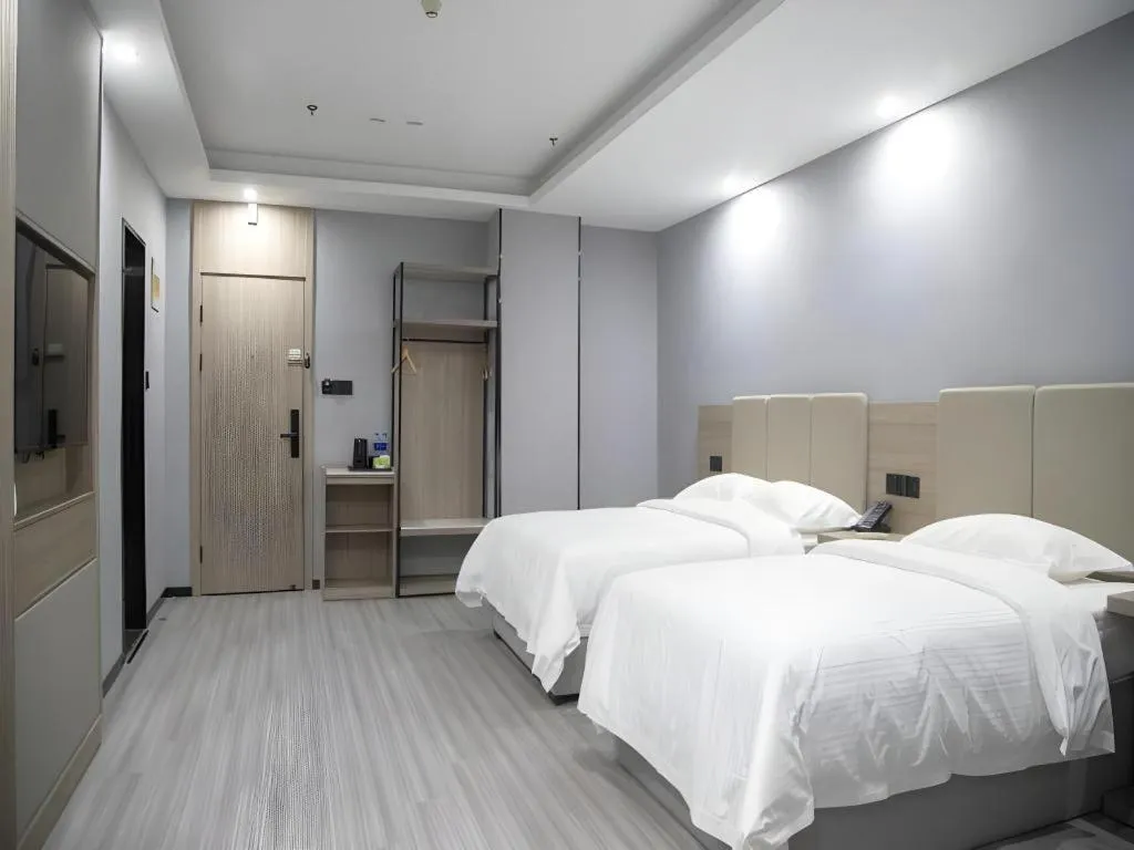 Bed in GreenTree Inn Anqing Tongcheng South Shengtang Road Shengtang International Business Hotel