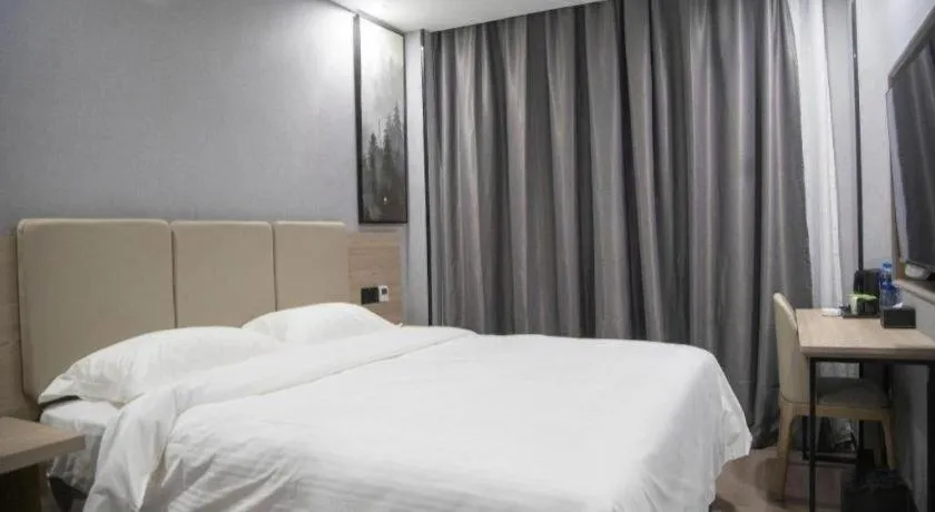 Bed in GreenTree Inn Anqing Tongcheng South Shengtang Road Shengtang International Business Hotel