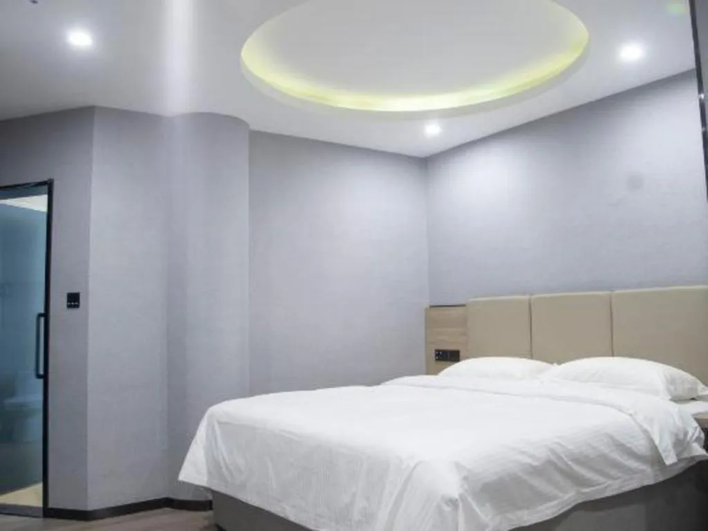 Bed in GreenTree Inn Anqing Tongcheng South Shengtang Road Shengtang International Business Hotel