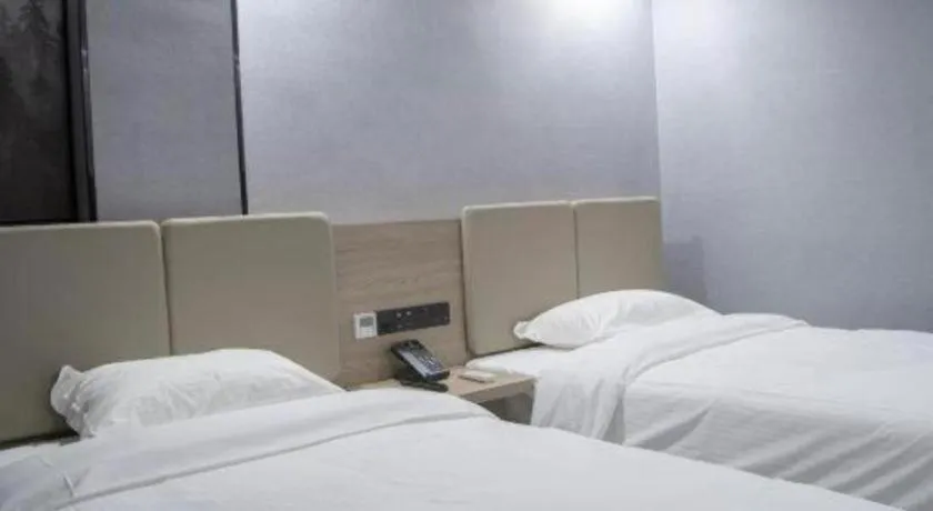 Bed in GreenTree Inn Anqing Tongcheng South Shengtang Road Shengtang International Business Hotel