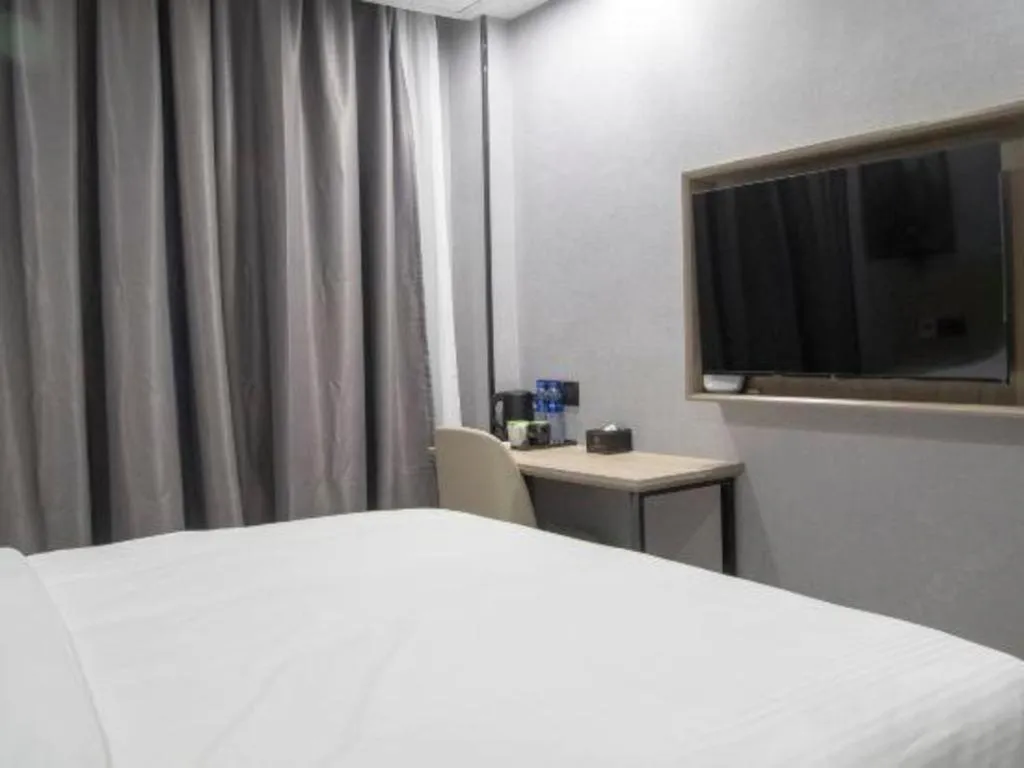 Bed in GreenTree Inn Anqing Tongcheng South Shengtang Road Shengtang International Business Hotel
