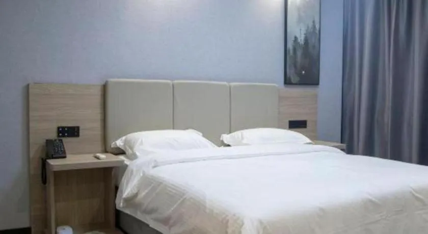 Bed in GreenTree Inn Anqing Tongcheng South Shengtang Road Shengtang International Business Hotel