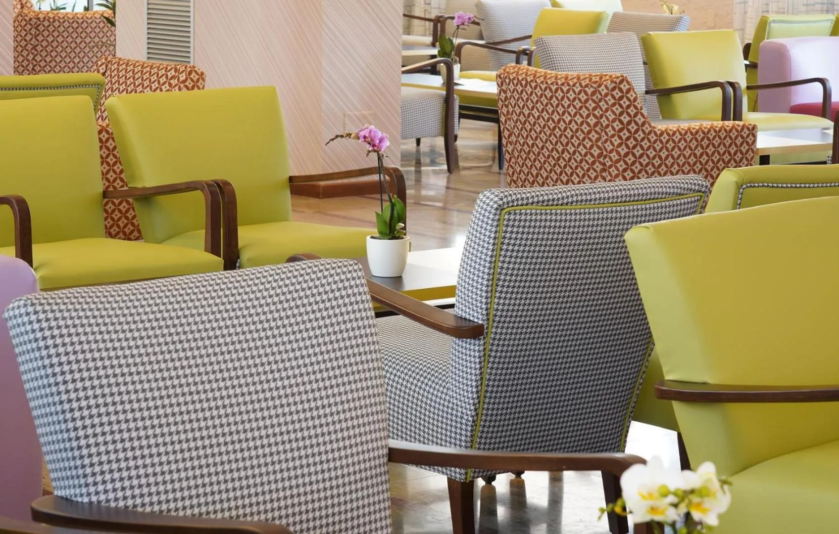 Lounge or bar in Hotel La Perla - Bike Hotel