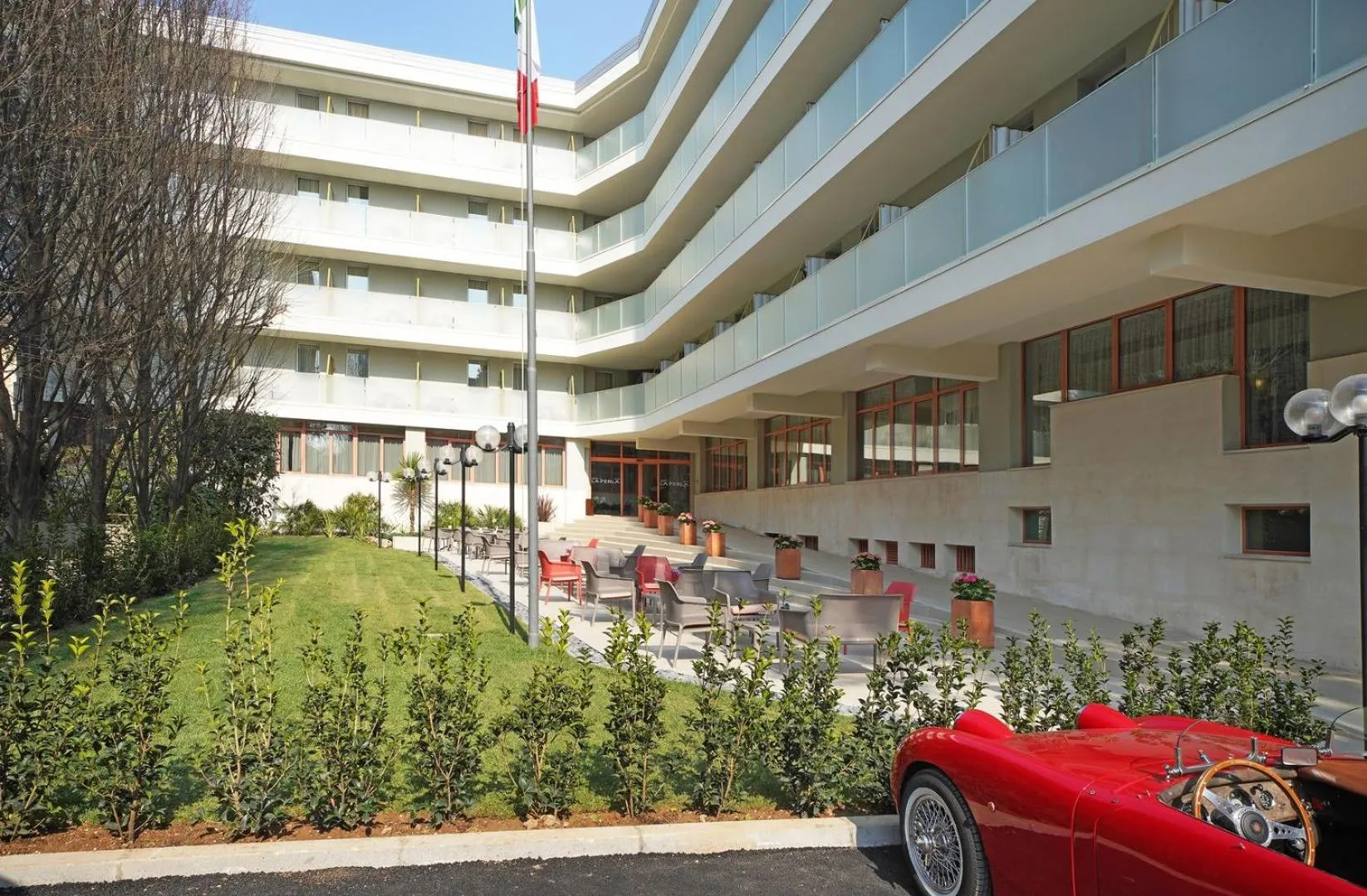Facade/entrance in Hotel La Perla - Bike Hotel