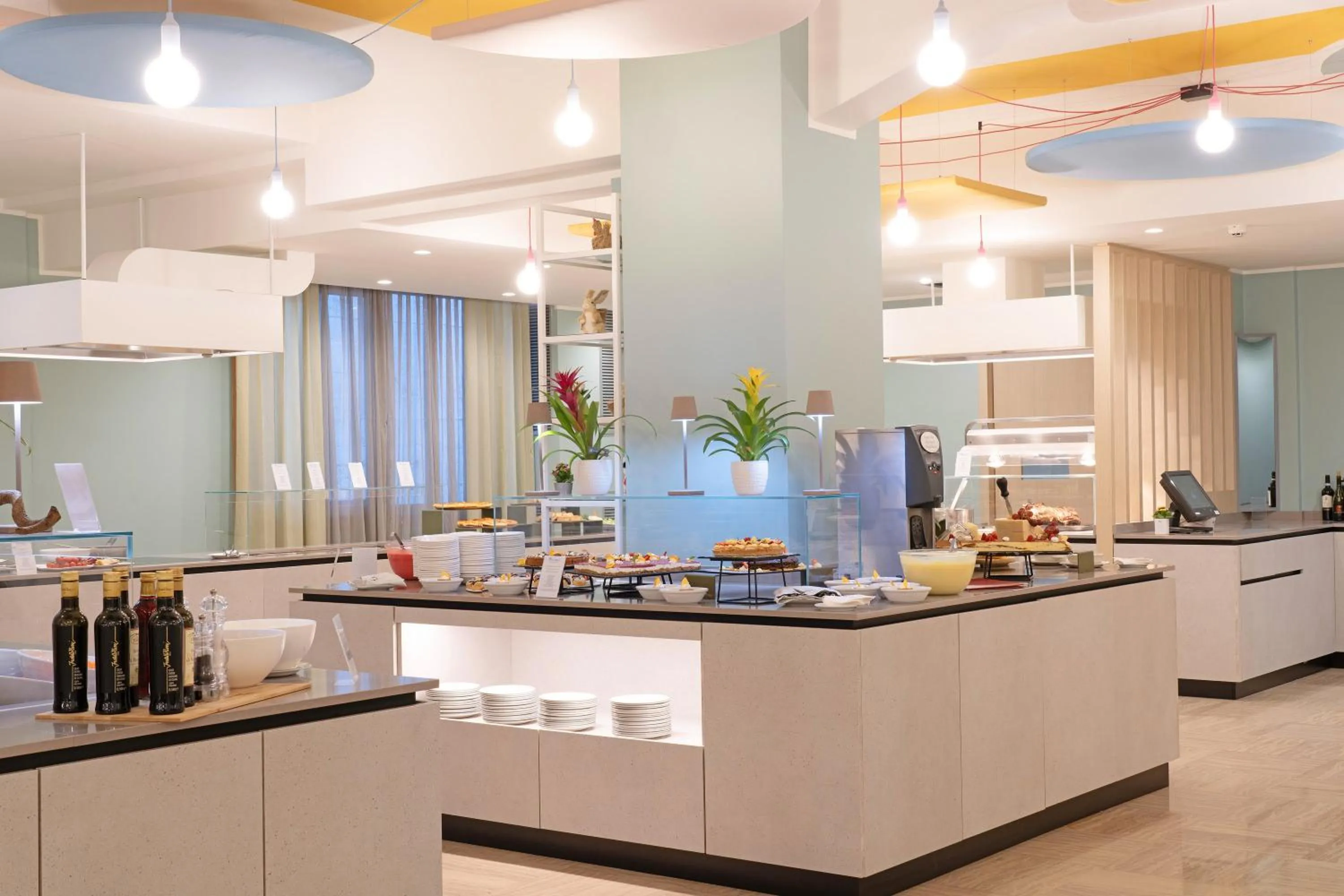 Restaurant/places to eat in Hotel La Perla - Bike Hotel