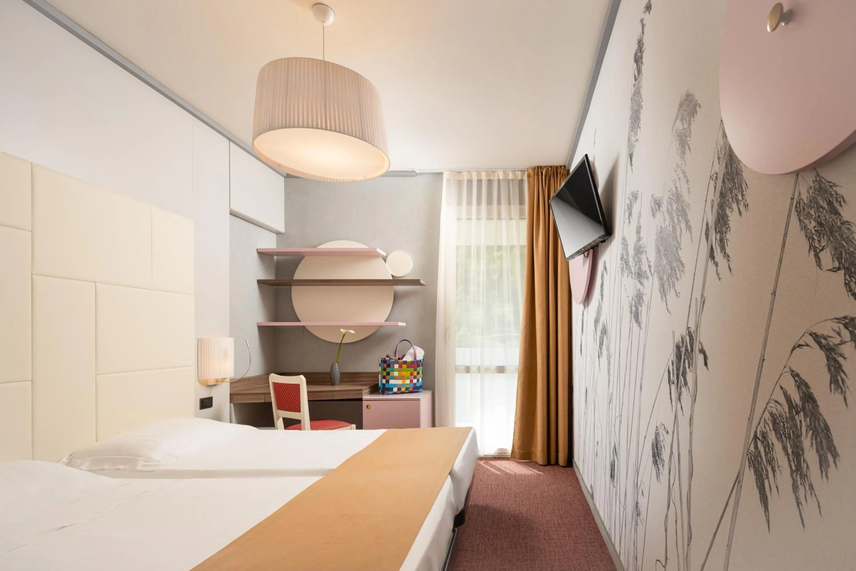 Bedroom, Bed in Hotel La Perla - Bike Hotel