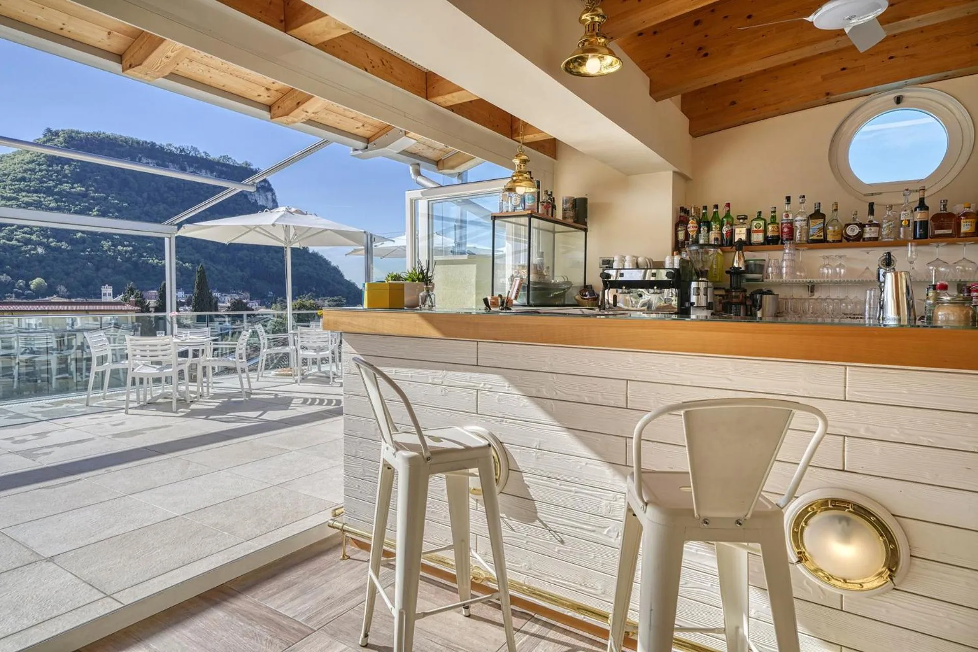 Solarium in Sky Pool Hotel Sole Garda