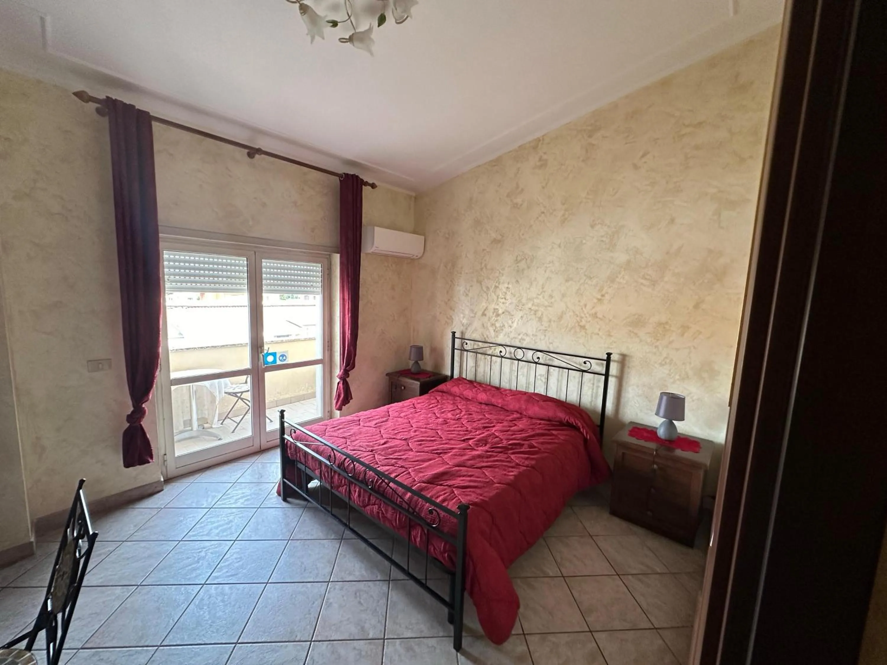 Bedroom, Bed in Bb Smallville