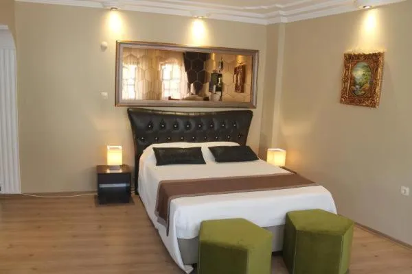 Bed in Lena Central Flats