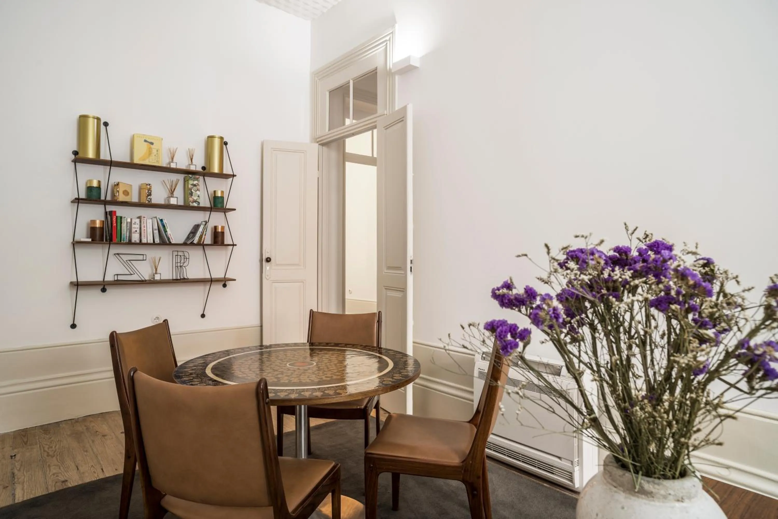 Library in Malmerendas Boutique Lodging