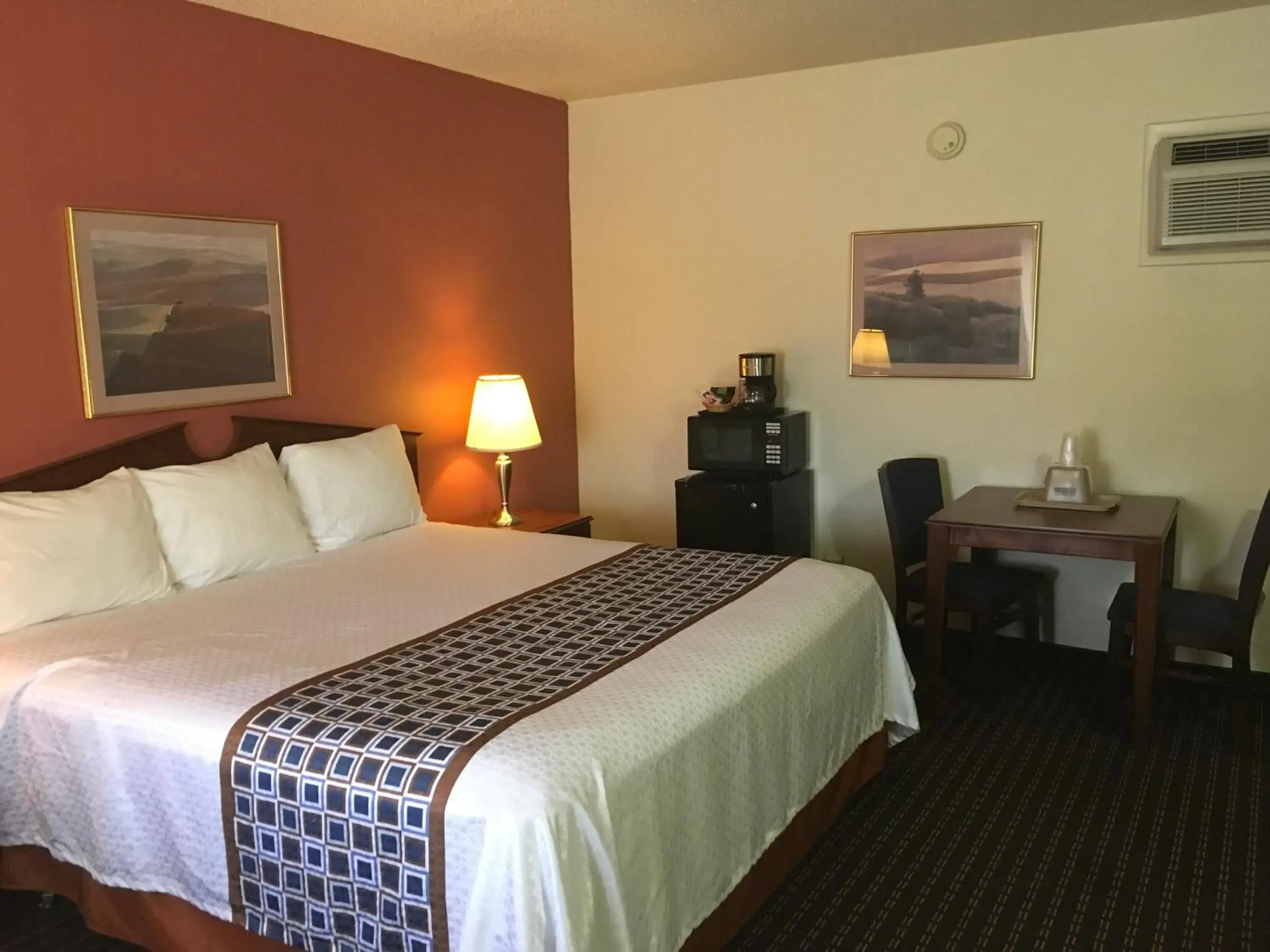 King Room in Budget Inn Lafonda Motel King Room in Budget Inn Lafonda Motel