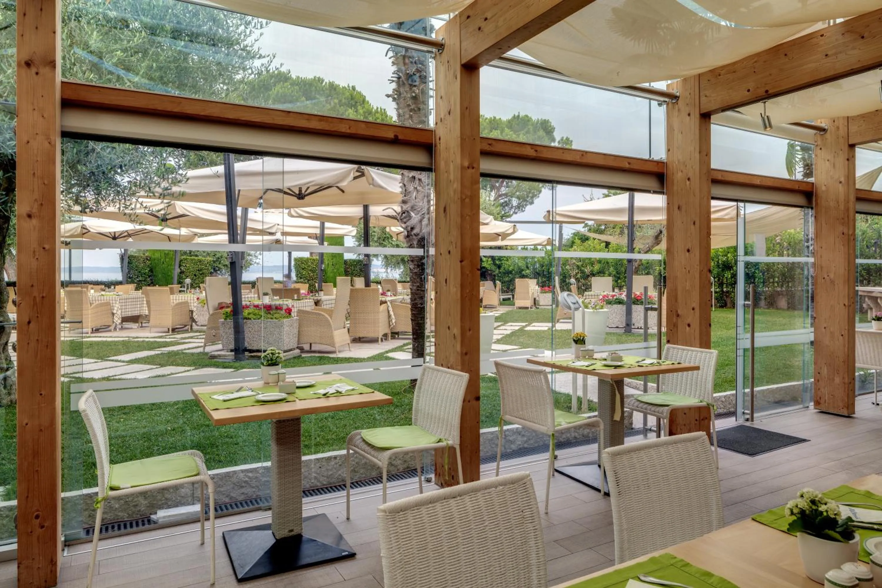 Restaurant/places to eat in Hotel Sportsman