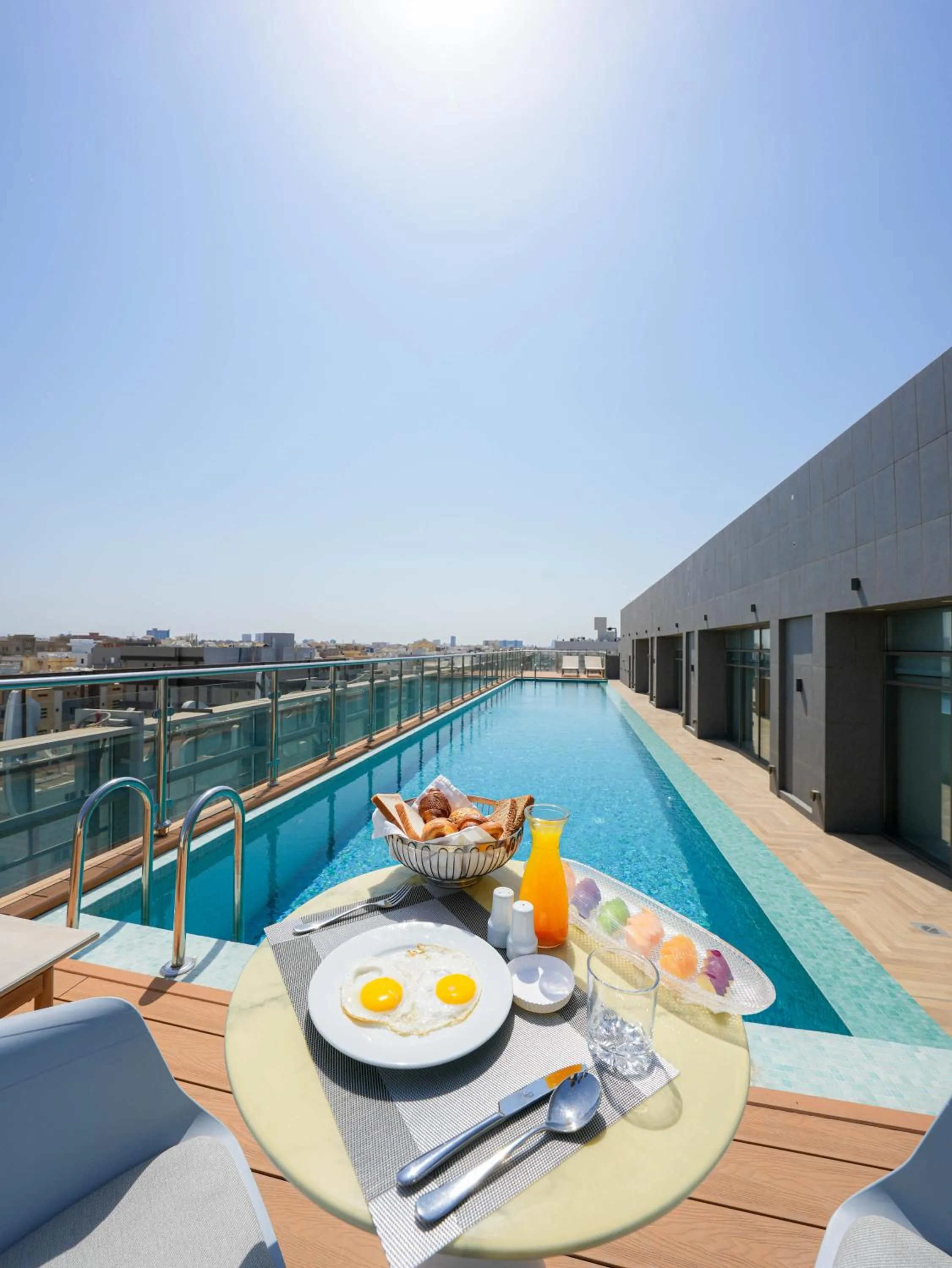 Food and drinks in Casa Diora Hotel Al Rawdah