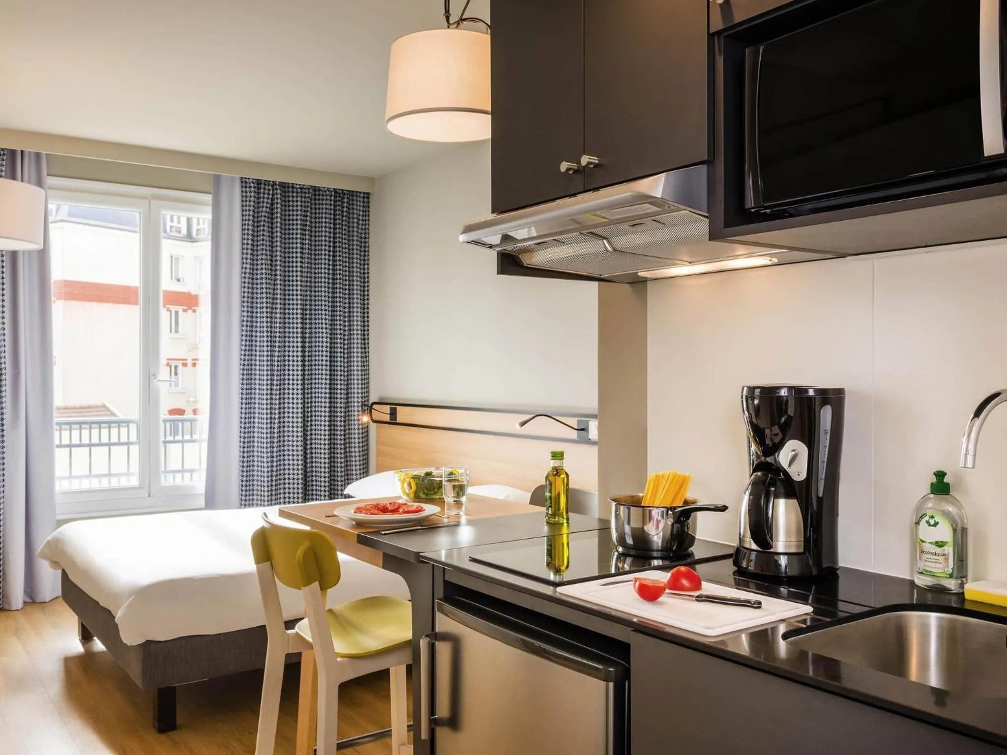 Property building, Bed in Aparthotel Adagio Access La Défense Puteaux