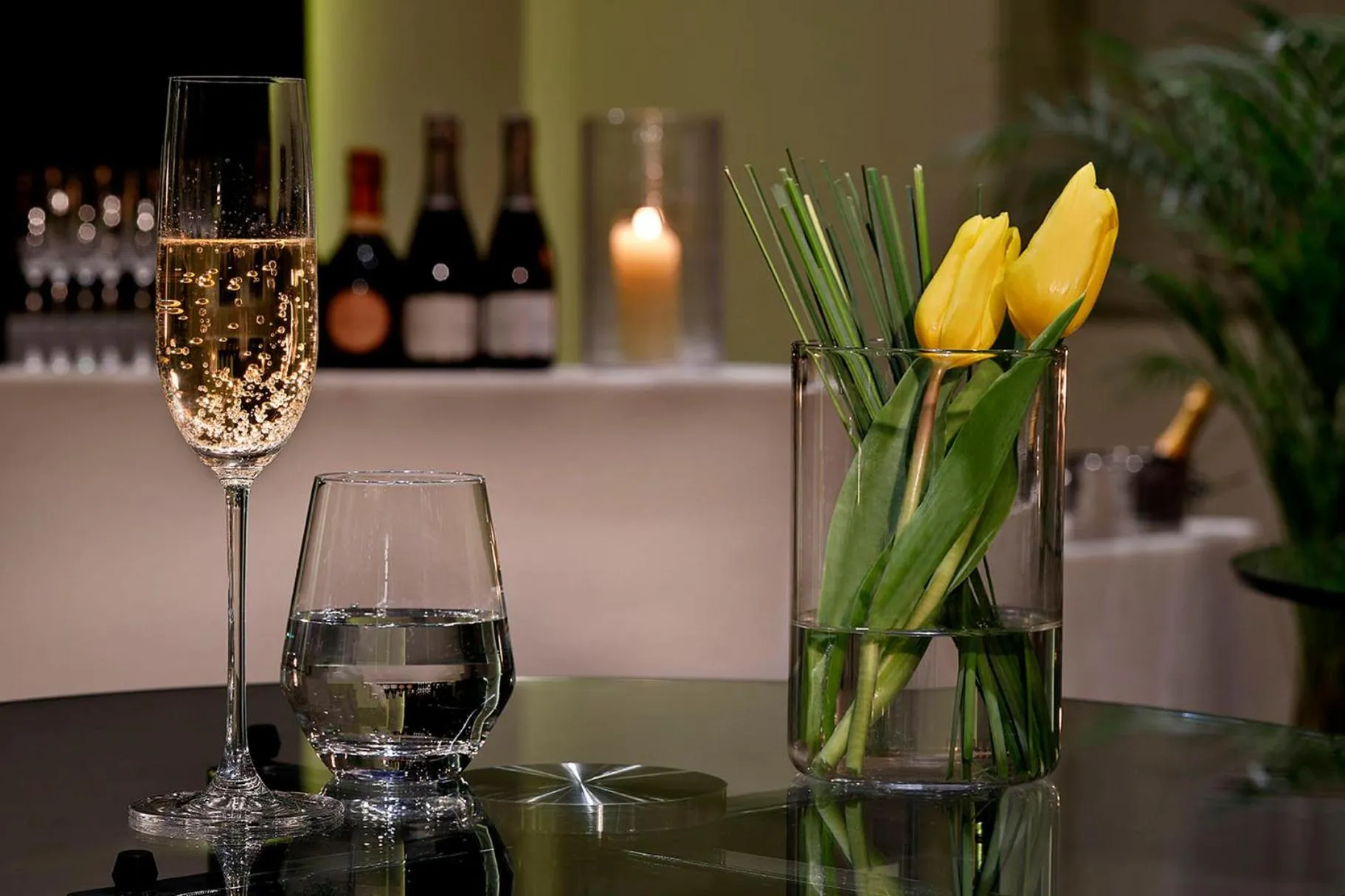 Lounge or bar in voco Times Square - Broadway by IHG