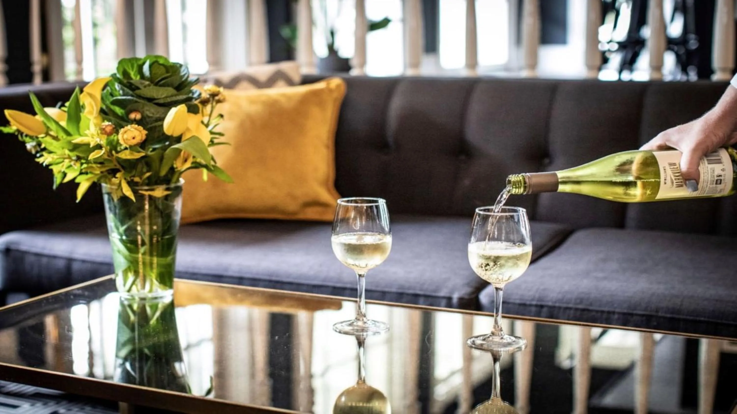 Lounge or bar in voco Times Square - Broadway by IHG