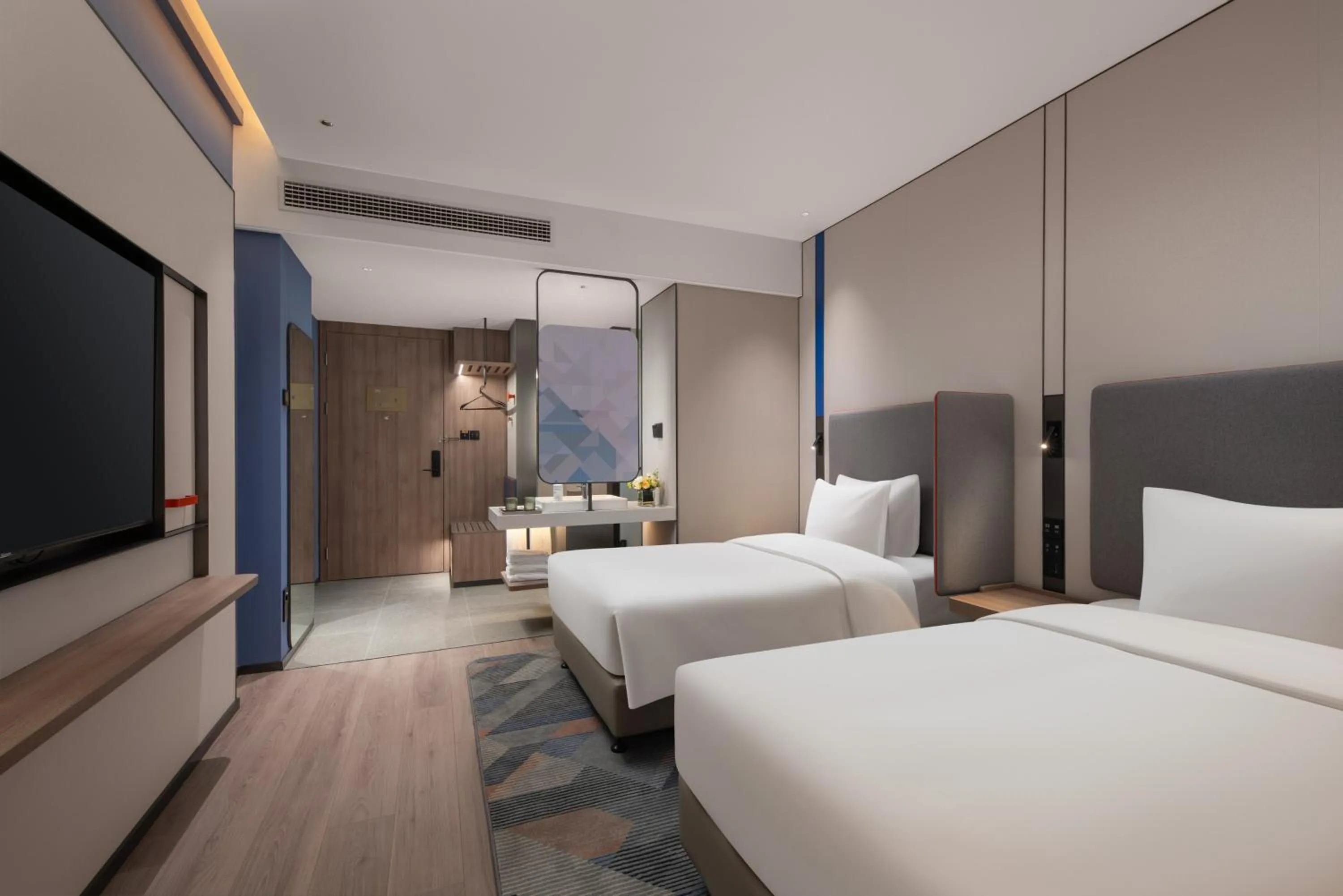 Photo of the whole room in Holiday Inn Express Qingdao City Balcony by IHG