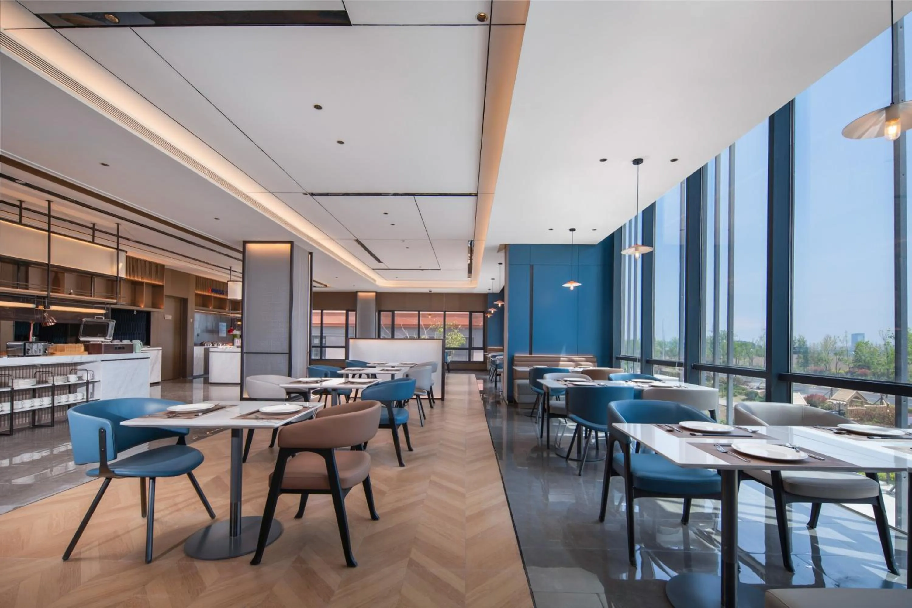 Restaurant/places to eat in Holiday Inn Express Qingdao City Balcony by IHG