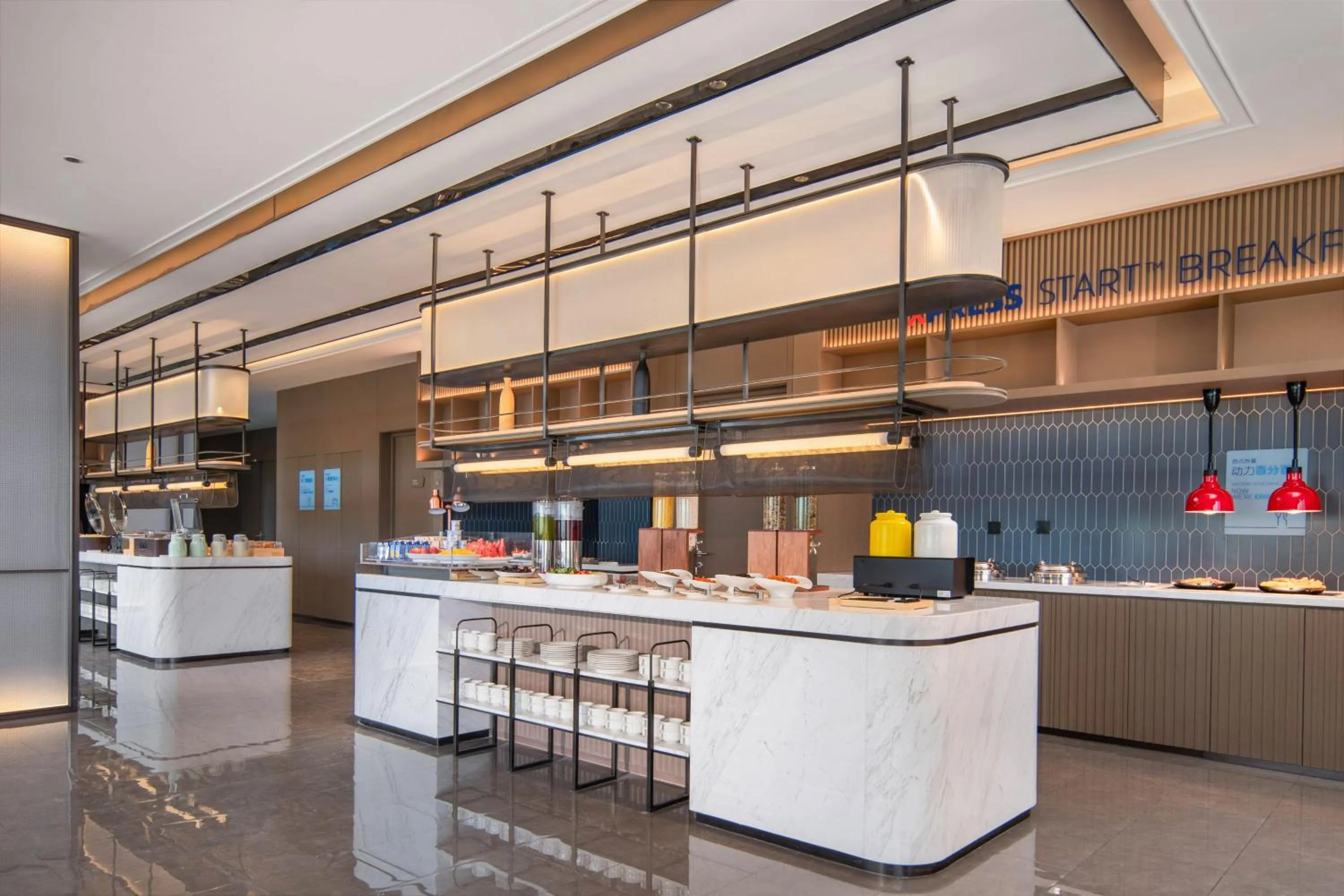 Restaurant/places to eat in Holiday Inn Express Qingdao City Balcony by IHG