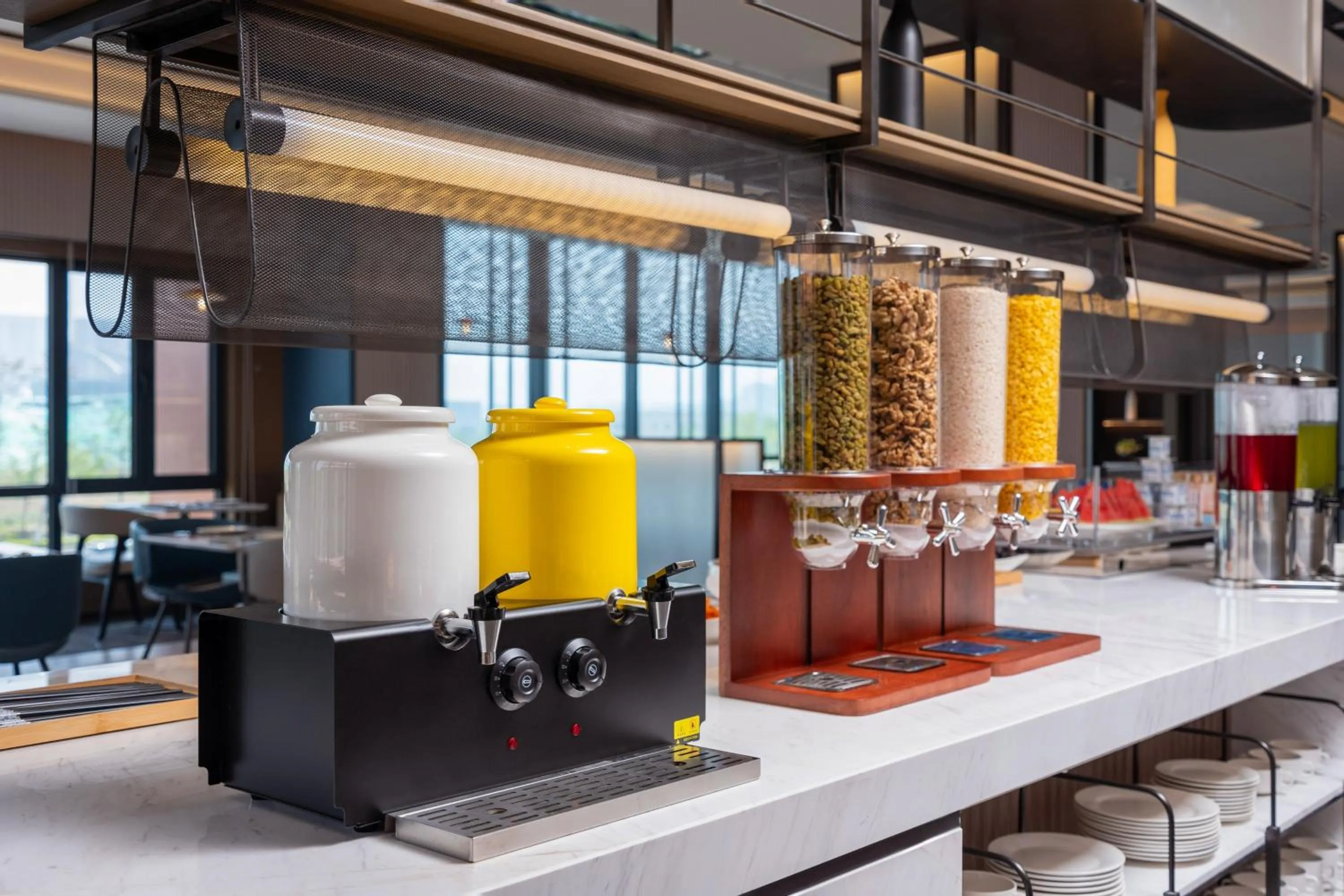 Restaurant/places to eat in Holiday Inn Express Qingdao City Balcony by IHG